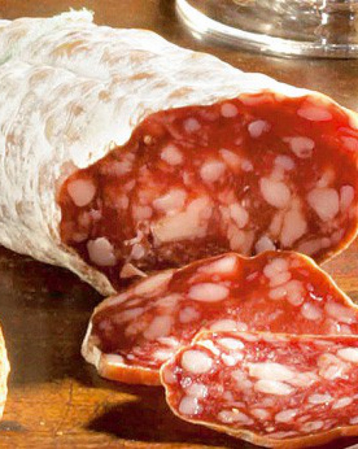 Saucisson Sec nature , espelette,poivre vert ,noisettes