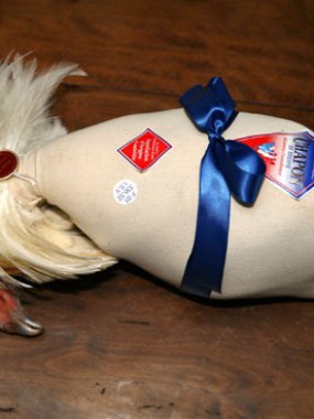 Chapon fermier de Bresse roulé sous torchon effilé