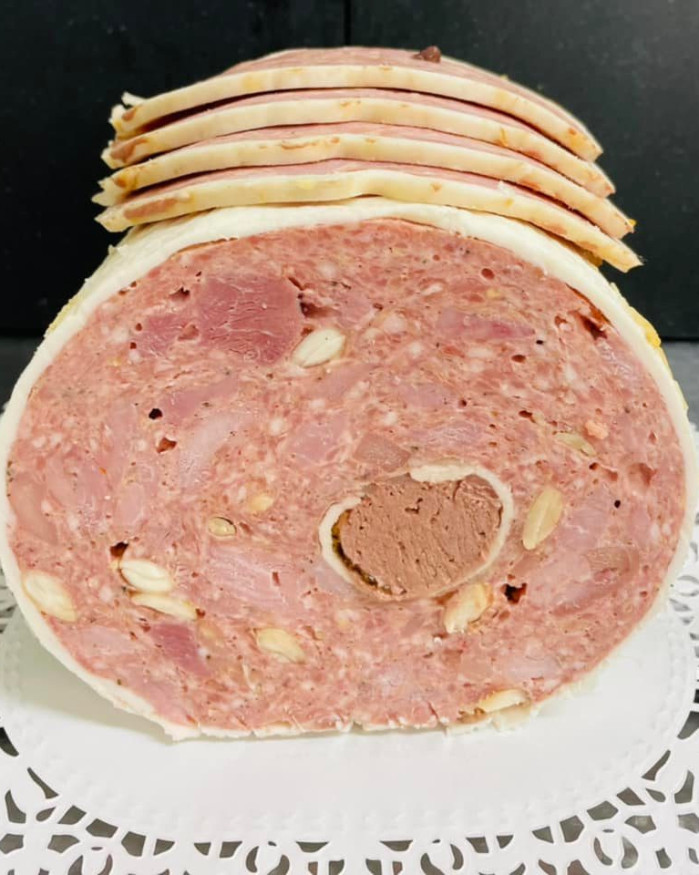 Galantine de chapon aux amandes torréfiées (tranche)